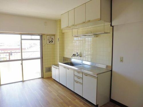 北川マンションの居間