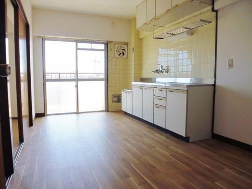 北川マンションの居間