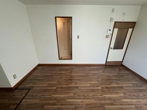 テラハウス万代105の居間