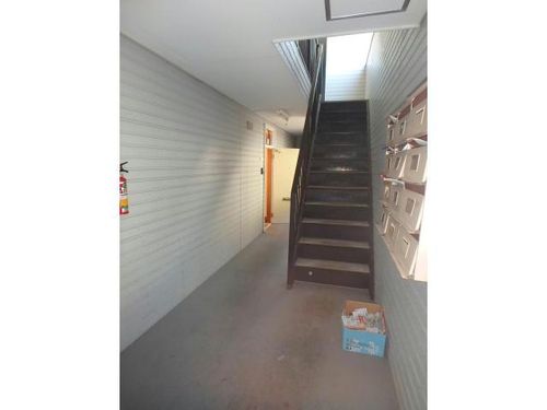 テラハウス万代105の玄関