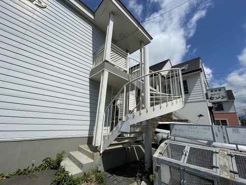 美原マンション105の玄関