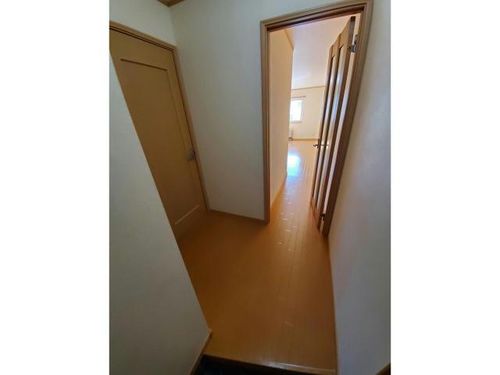 イーグル美原の玄関