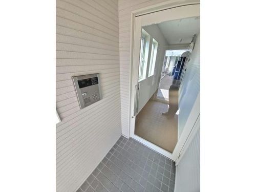 イーグル美原の玄関