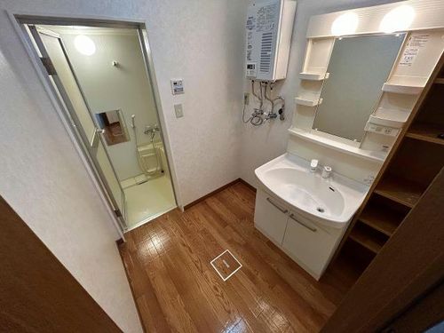 コレスト301の内装