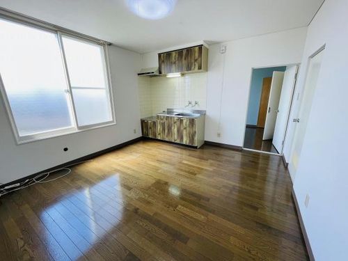 サンクスロードの居間