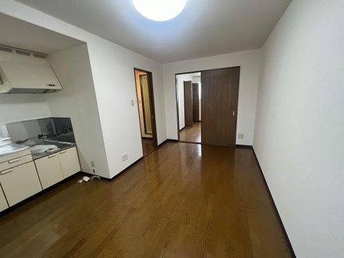 ピュアパレス函館303の居間