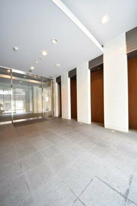 リベール三宮ミッドキャストの玄関