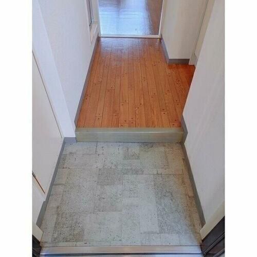 ジョイフル野並503の玄関