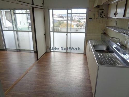 ヴィラナリー千代田 1号棟501の居間