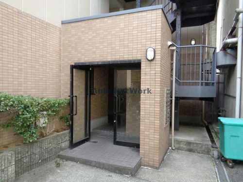 ドムス河内長野304の玄関