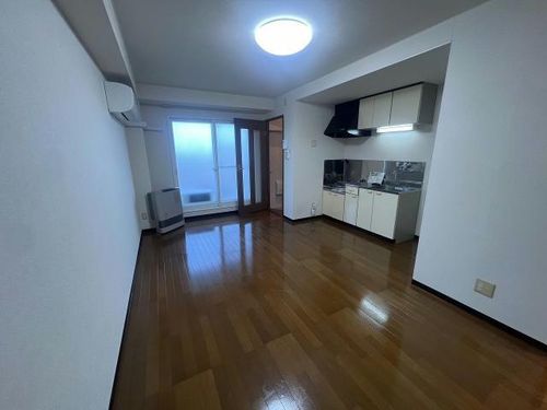 ピュアパレス的場Ⅲ402の居間