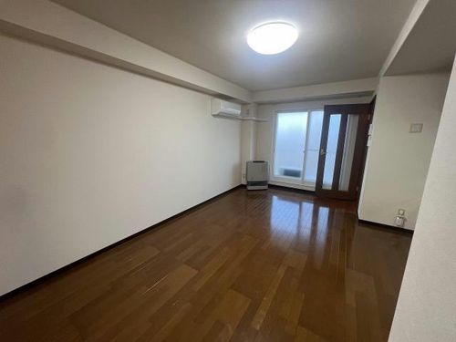 ピュアパレス的場Ⅲ402の居間