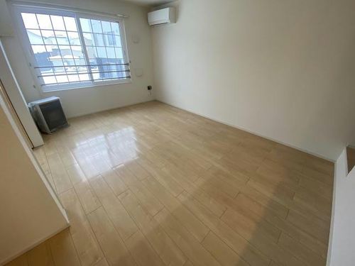 プライムガーデン203の居間