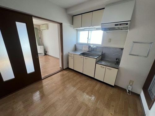 エミネンス五稜郭301の居間