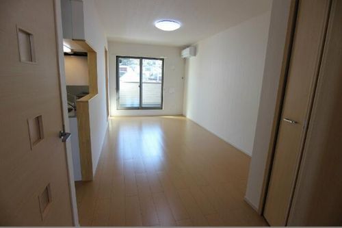 エスカーザ203の居間