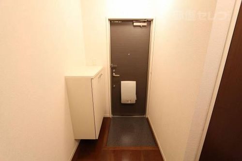 グレーシア中郷Bの玄関