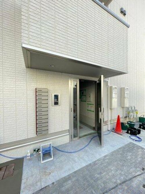 シャルマンヴィオラの玄関