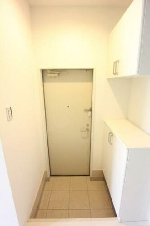 五位の池南アパートの玄関
