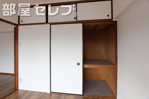 ワイズビルの内装