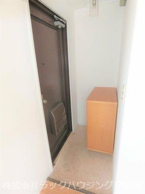 旭ロイヤルハイムの玄関