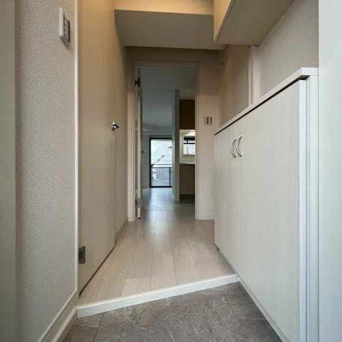 ローズガーデン楠元の玄関