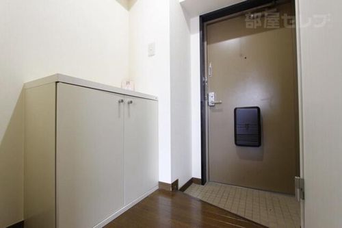 アベニール姫ヶ池602の玄関