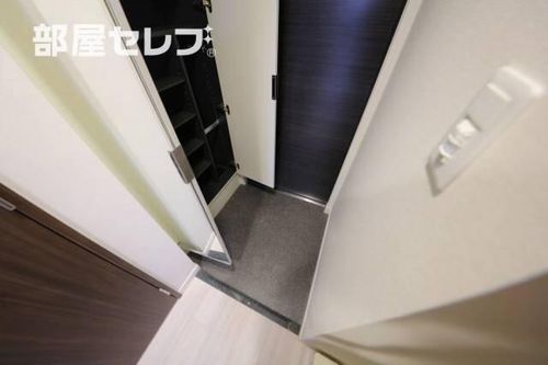 プレサンス大曽根駅前ファースト0404の玄関
