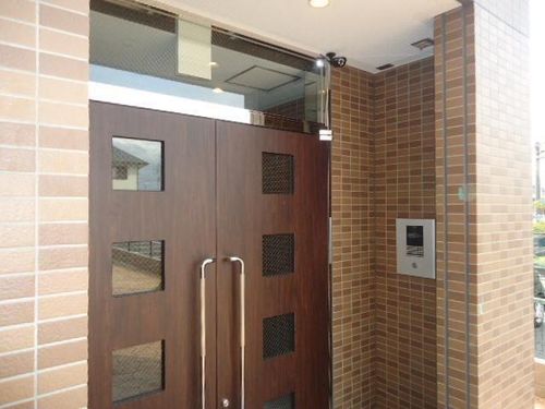 シャインキャッスルの玄関