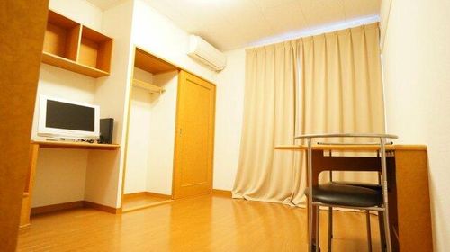 レオパレスエストの居間