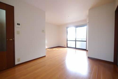 ハイツ四季の里 B棟の居間