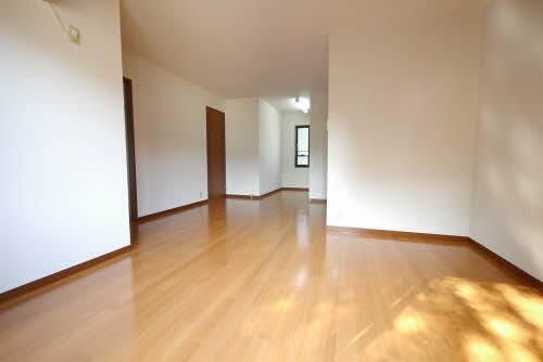 ハイツ四季の里 B棟の居間