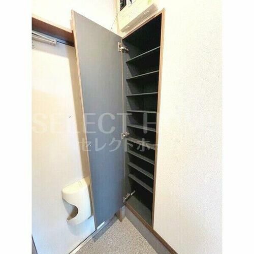 アンプルールリーブル楓104の玄関