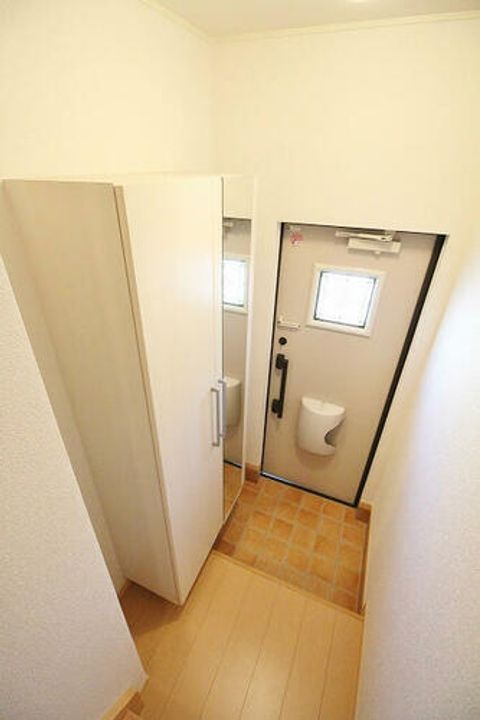 ダンデライオンB棟の玄関