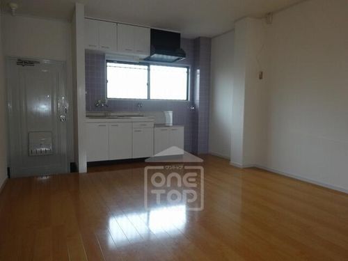 水尾ちとせハイツの居間