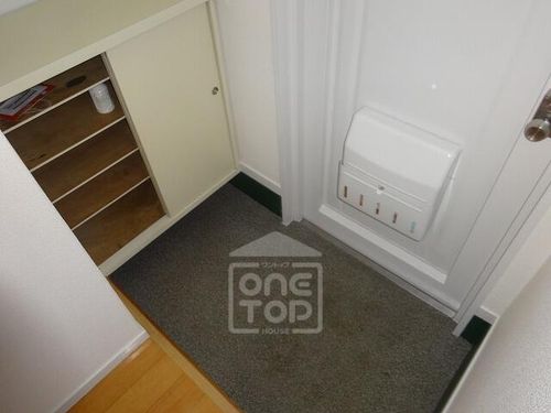 水尾ちとせハイツの玄関