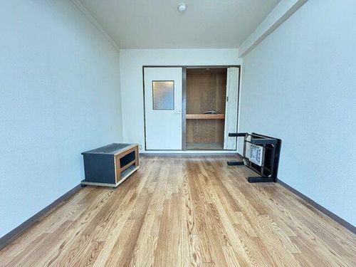 ラ・シャンブル福田1号館の居間