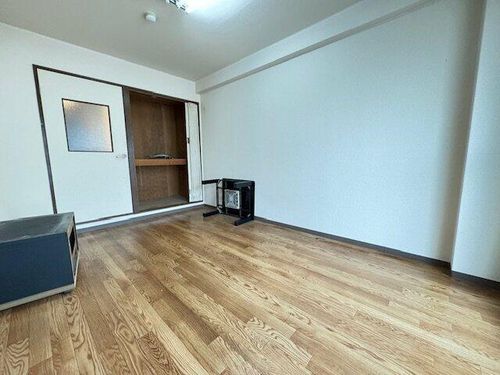 ラ・シャンブル福田1号館の居間