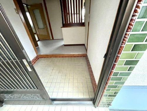 大阪府羽曳野市南恵我之荘3丁目(一戸建)の賃貸物件の玄関