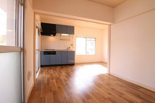 大沢マンションの居間