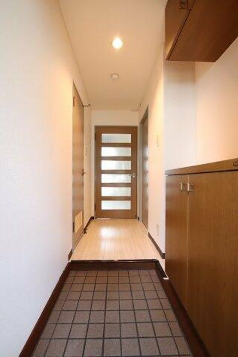 フラワーマンションの玄関
