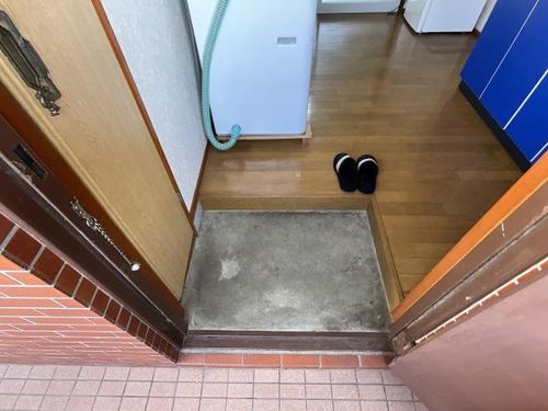 コーポ展和311の玄関