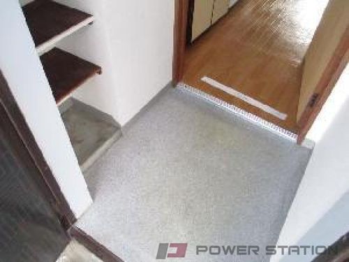 ロイヤルミドリ101の玄関