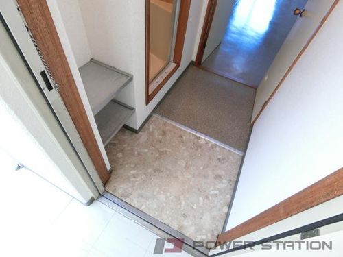 オーシャンハイツ大東の玄関