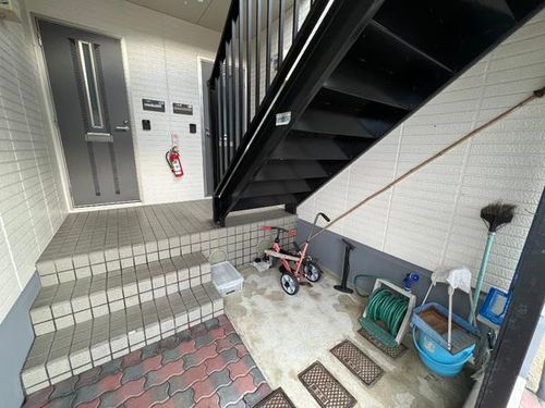 セレージュ (野洲市小篠原)の玄関