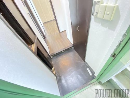 リバティア奥沢の玄関