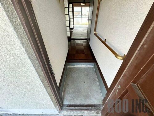クレメア A棟12の玄関