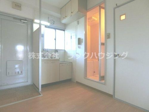 秀和第一ハイツの居間