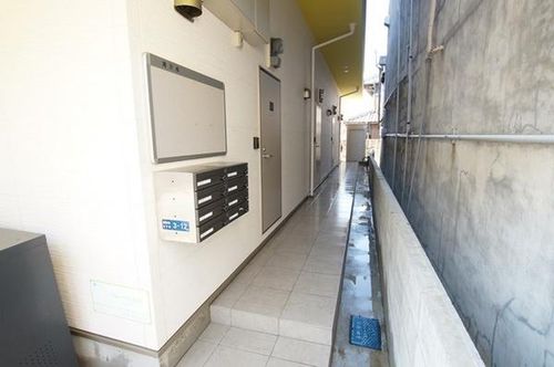 フルハウス尼崎の玄関