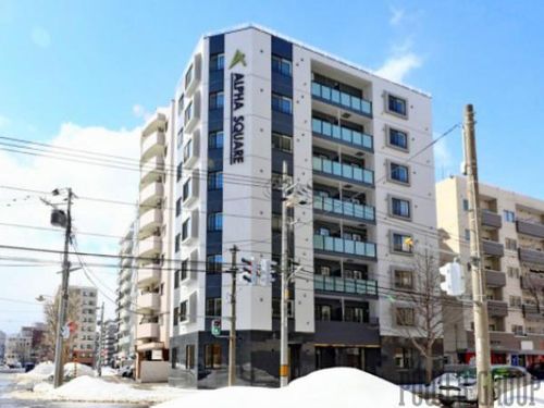 アルファスクエア南1西18の外観