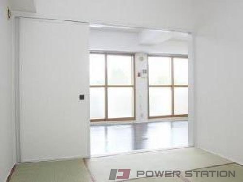 リベルティ大通の内装